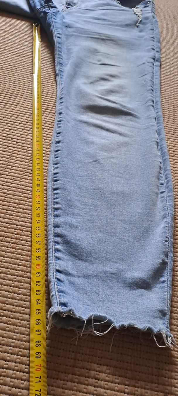 H&M Jeans: Skinni Stretchjeans cropped/destroyed Gr. 42+ – Usato da Zell ZH venduto da fossilchen 6
