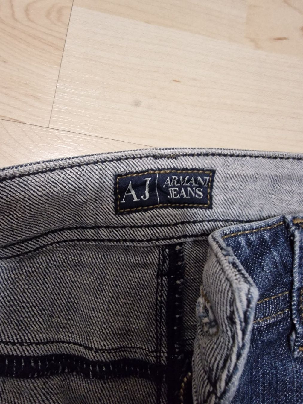 Armani Jeans: Schöne Armani Jeans Grösse 26 – Nuovo (secondo la descrizione) da Knonau venduto da nicdorf 2