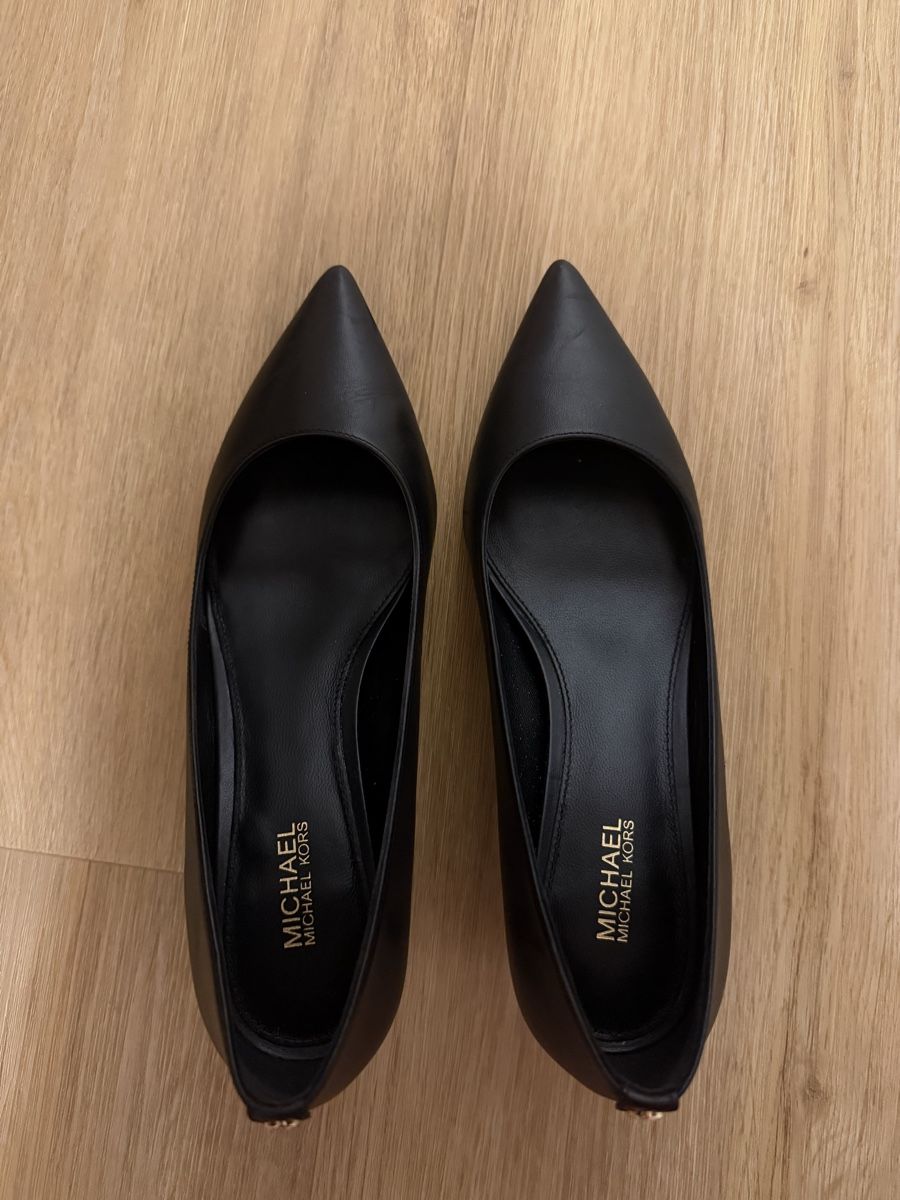 Michael Kors Scarpe da donna: Michael Kors Alina Flex Kitten – Nuovo (secondo la descrizione) da Thun venduto da Julia1406