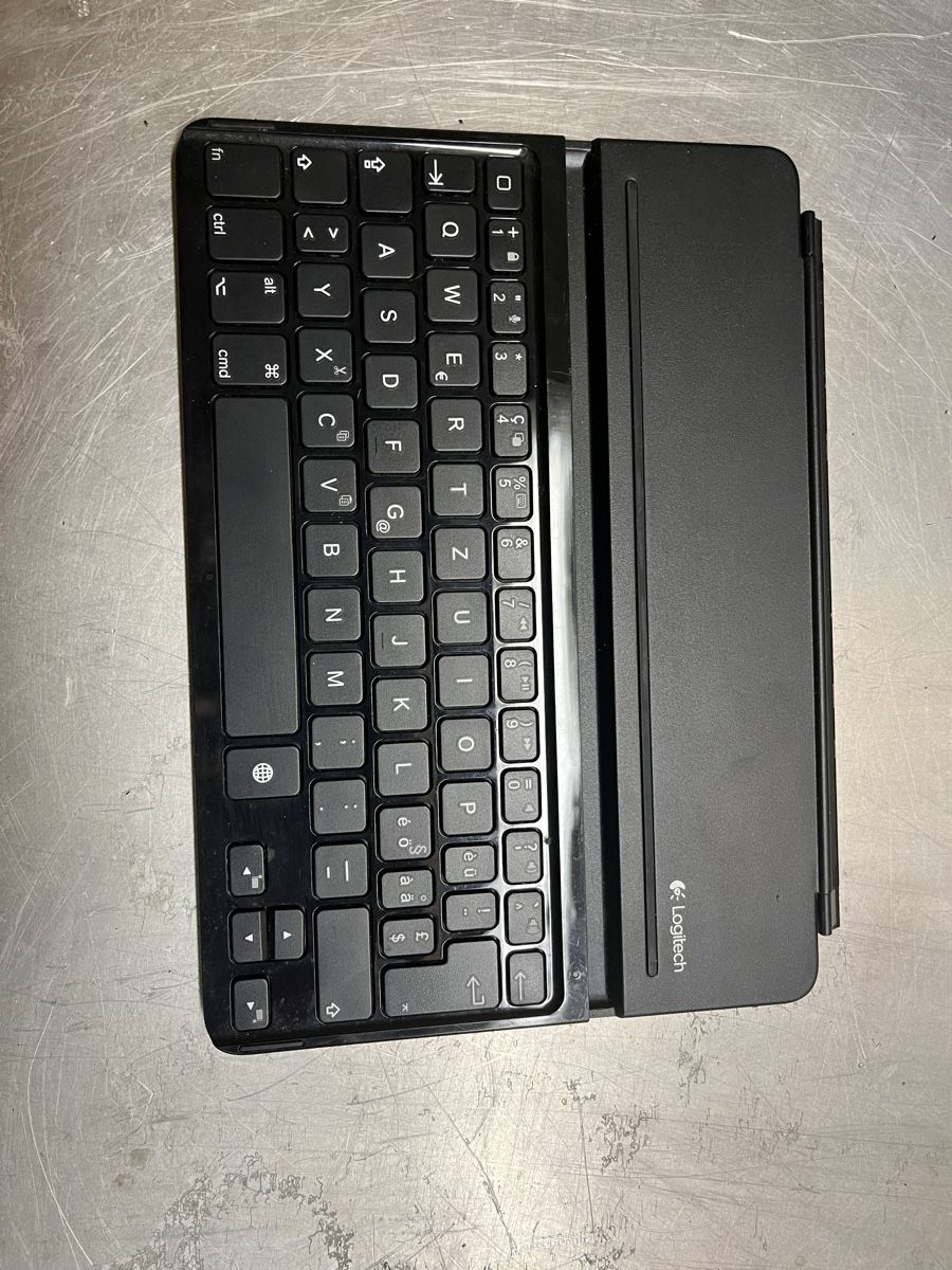 Apple Tablet PC: 11) 3xIpad + Logitech tastatur – Defekt aus Hallwil von mir_66q9 2