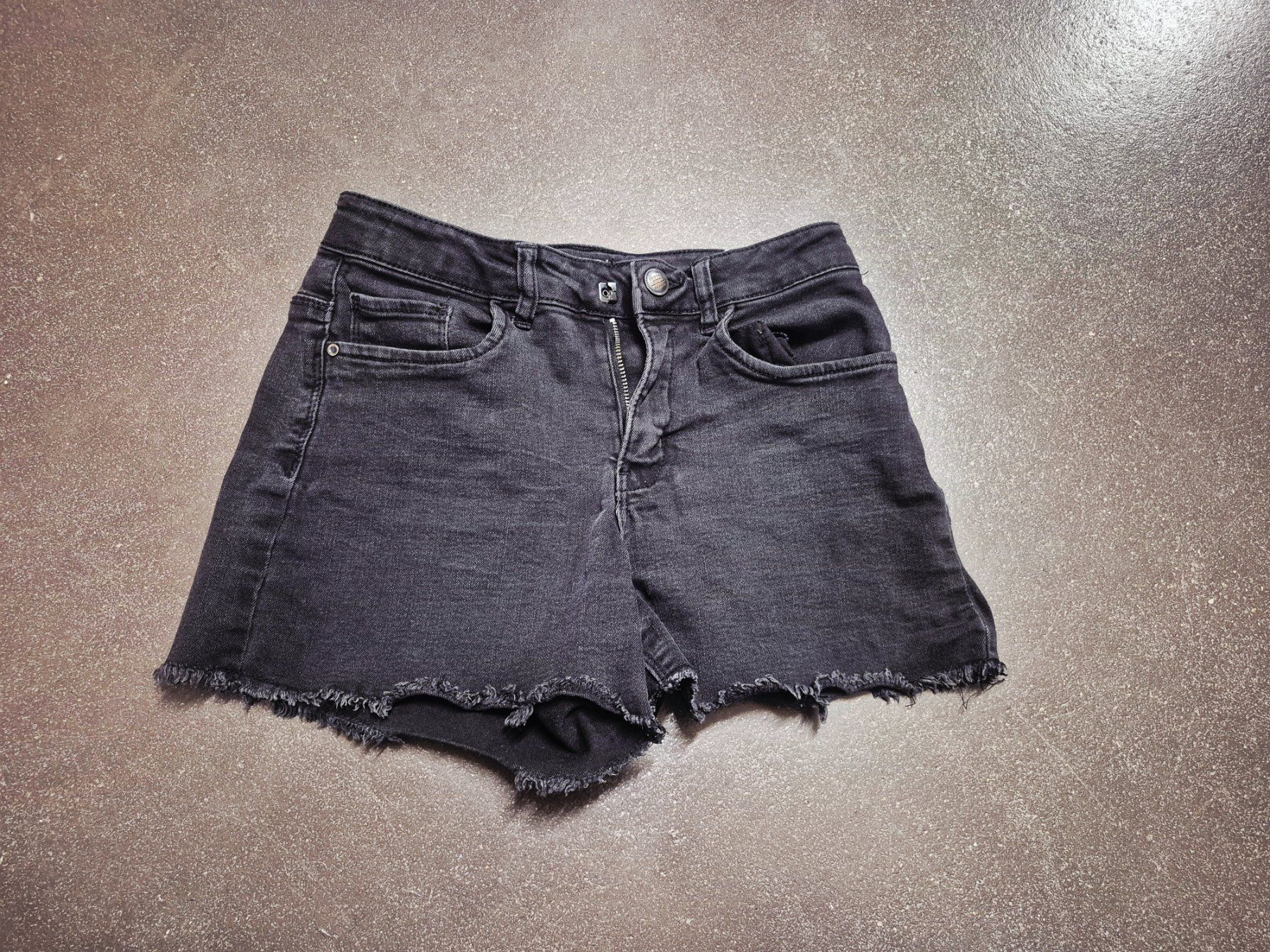 Pantaloni: Kurze Hose Grösse 140 – Usato da St. Gallen venduto da Amelie_73