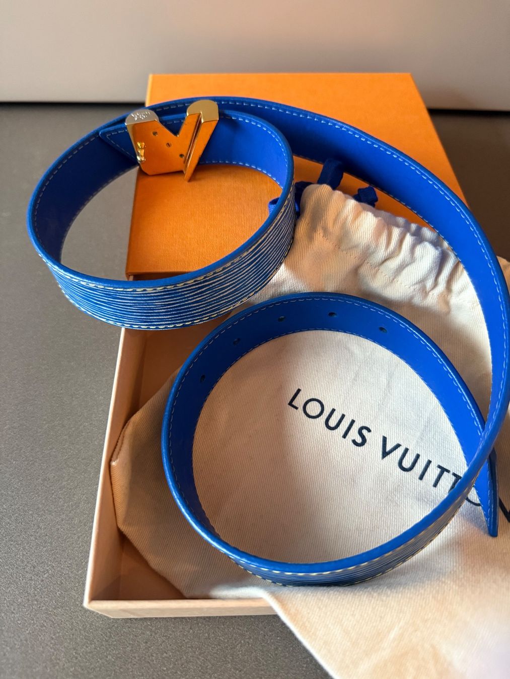 Louis Vuitton Cinture: LOUIS VUITTON GÜRTEL TWIST blau – Usato da Castagnola venduto da joonam 1