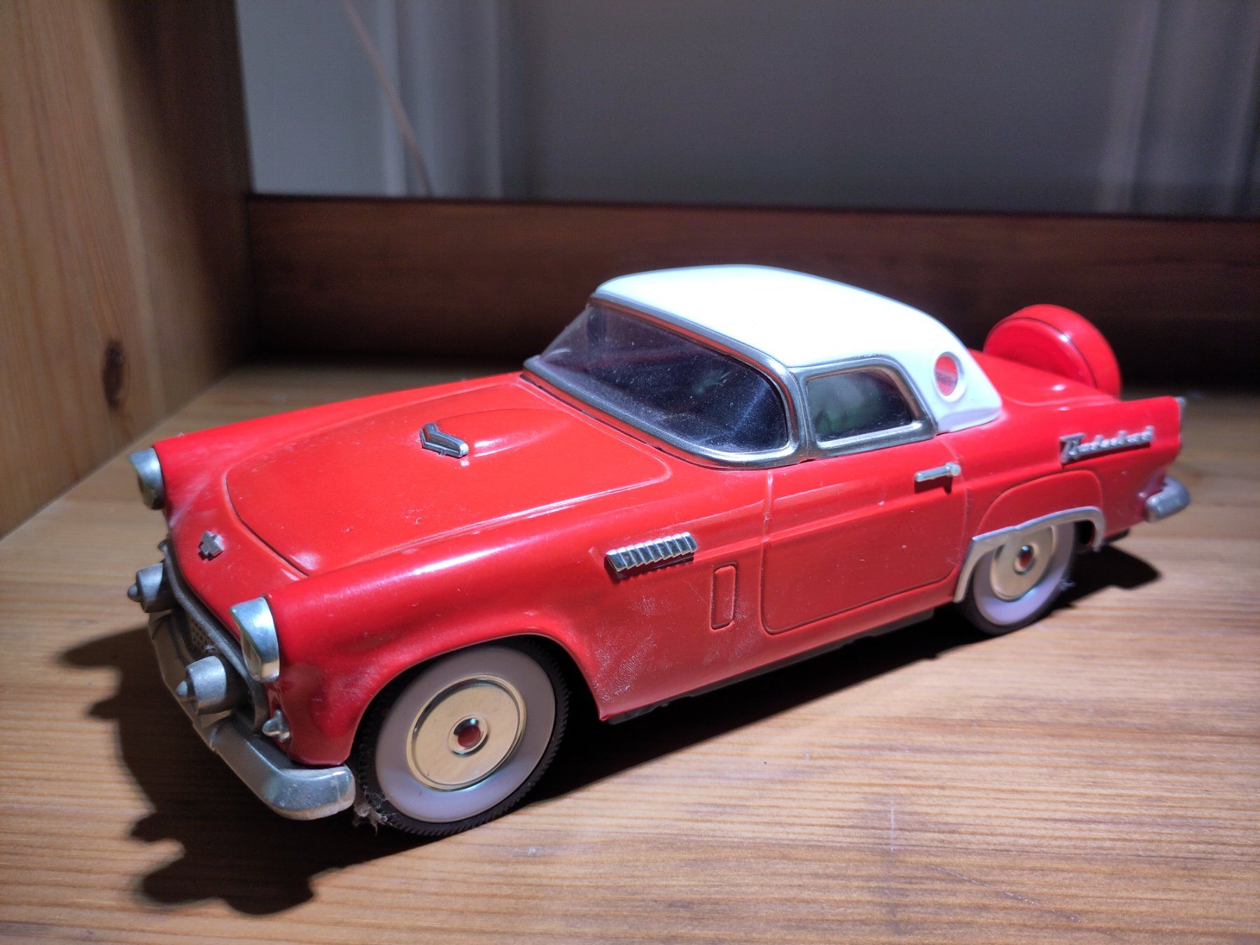 Modellini d'auto: Modellauto Fifties Japan Thunderbird 1/18 – Usato da Bülach venduto da Tiefschlaflos