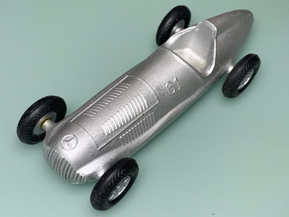 La Mercedes Benz 196 GP Racing en miniature par Marklin au 1/43e miniatures -toys