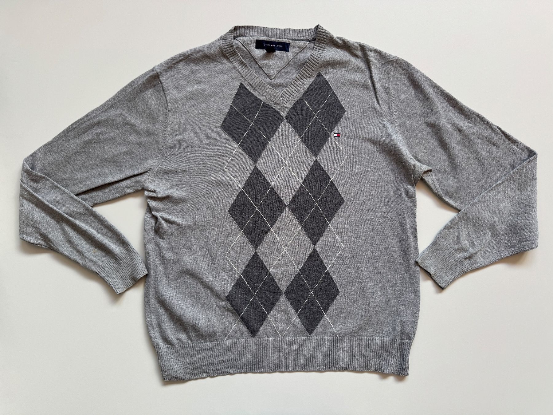 Tommy Hilfiger Maglioni & Felpe: Tommy Hilfiger V-Neck pullover MEN Size M 100% cotton – Usato da Neuchâtel venduto da _Easy_to_Find_
