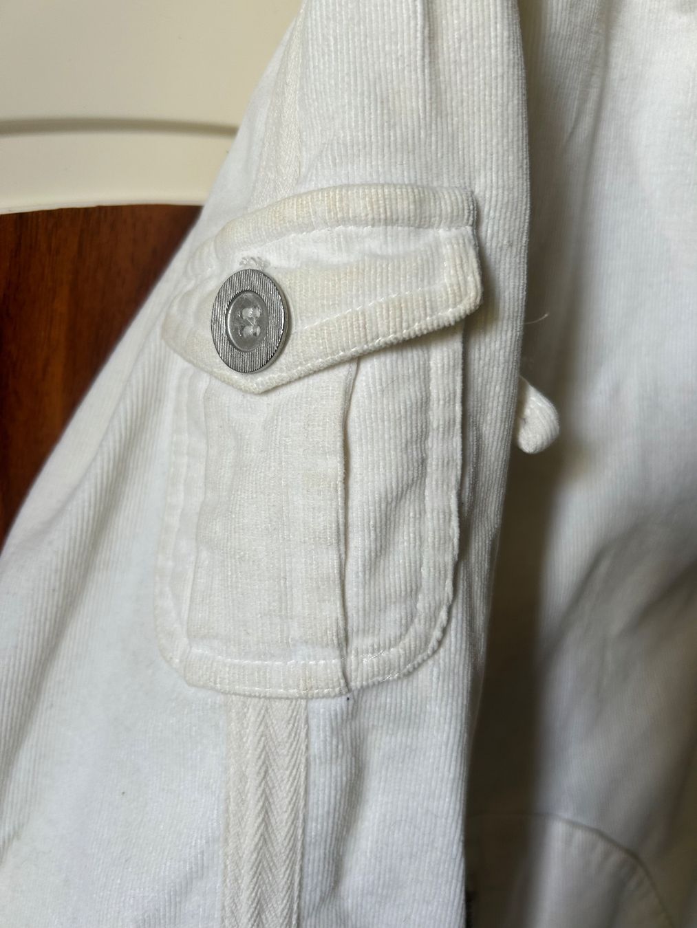 Giacche: Weisse Jacke mit optionaler Kapuze – Usato da Schwarzhäusern venduto da schmettu 4