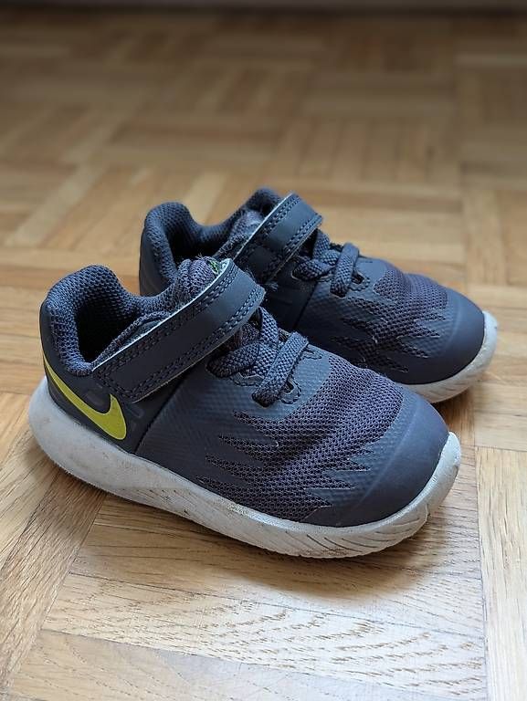 Nike Scarpe per ragazzi: Nike Turnschuhe Gr. 21 – Usato da Wittenbach venduto da Arnold1503 2