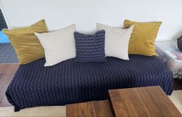 Schlafsofa Karup Chico mit Tagesdecke / Damast