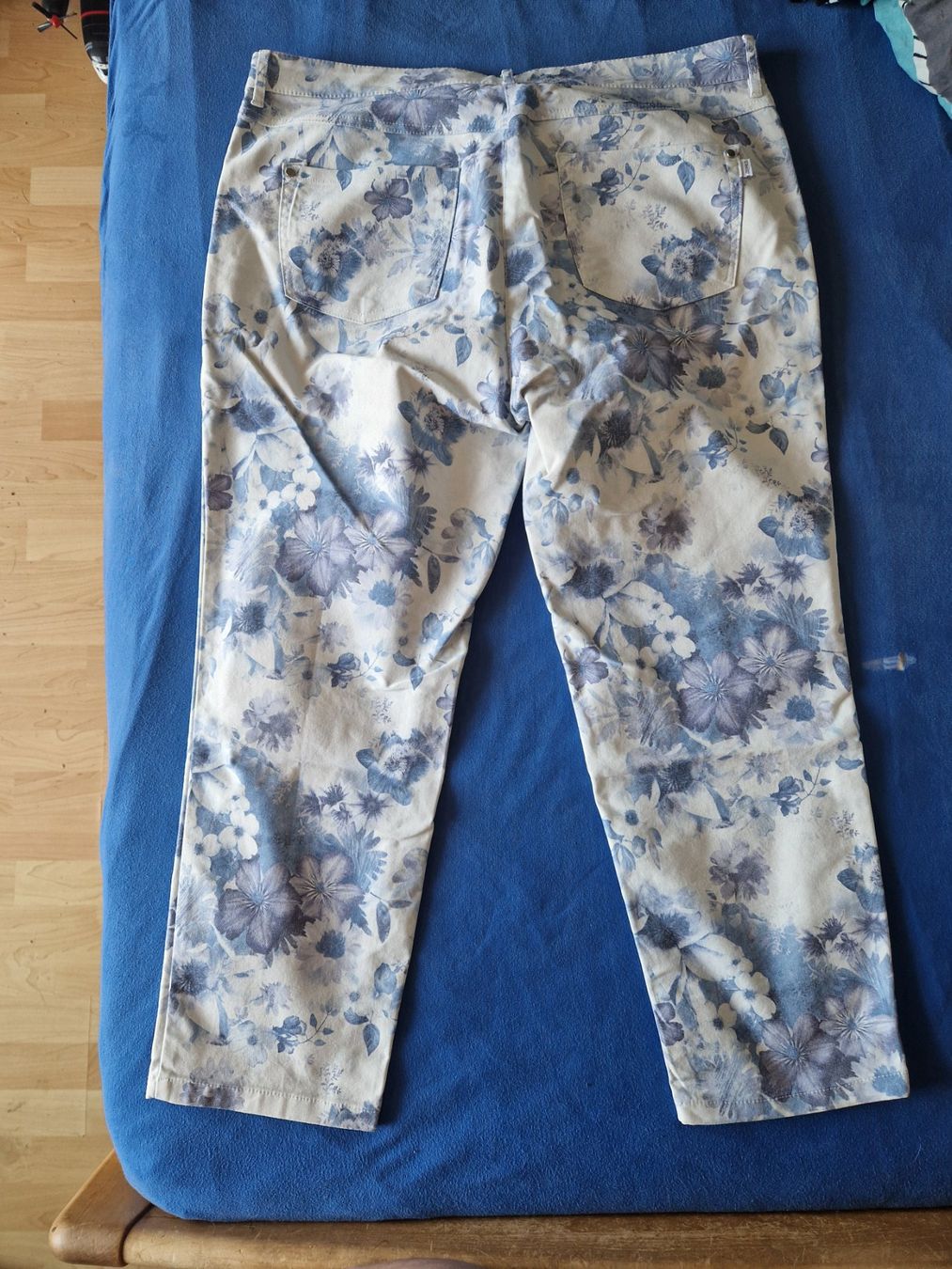 Pantaloni: ZERRES Damen 3/4 Jeans Grösse 46 – Usato da Reinach AG venduto da Goytan 1