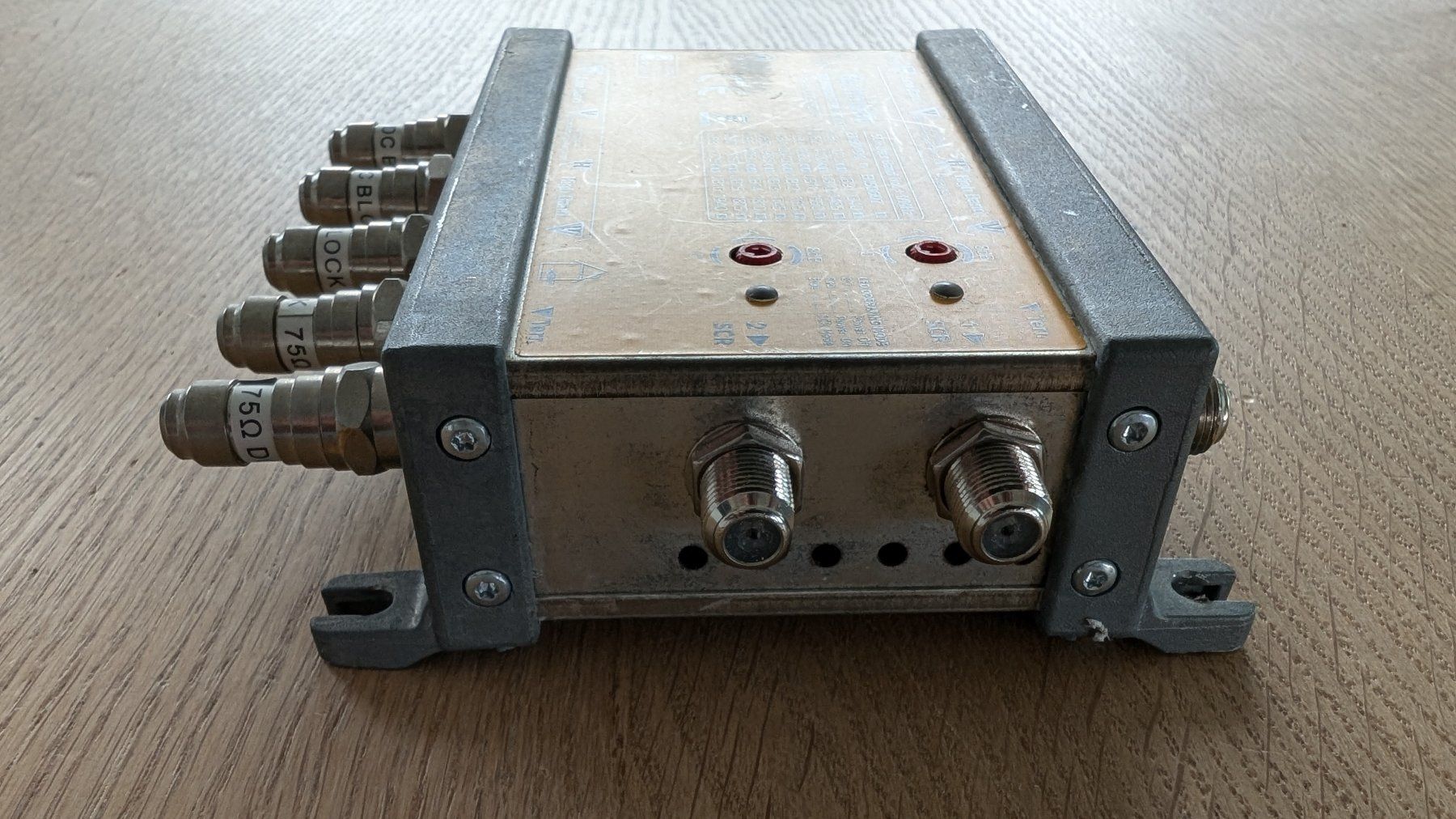 Modems & Router: TechniSat TechniRouter 5/2x16 – Gebraucht aus Zürich von nicolasmai 5