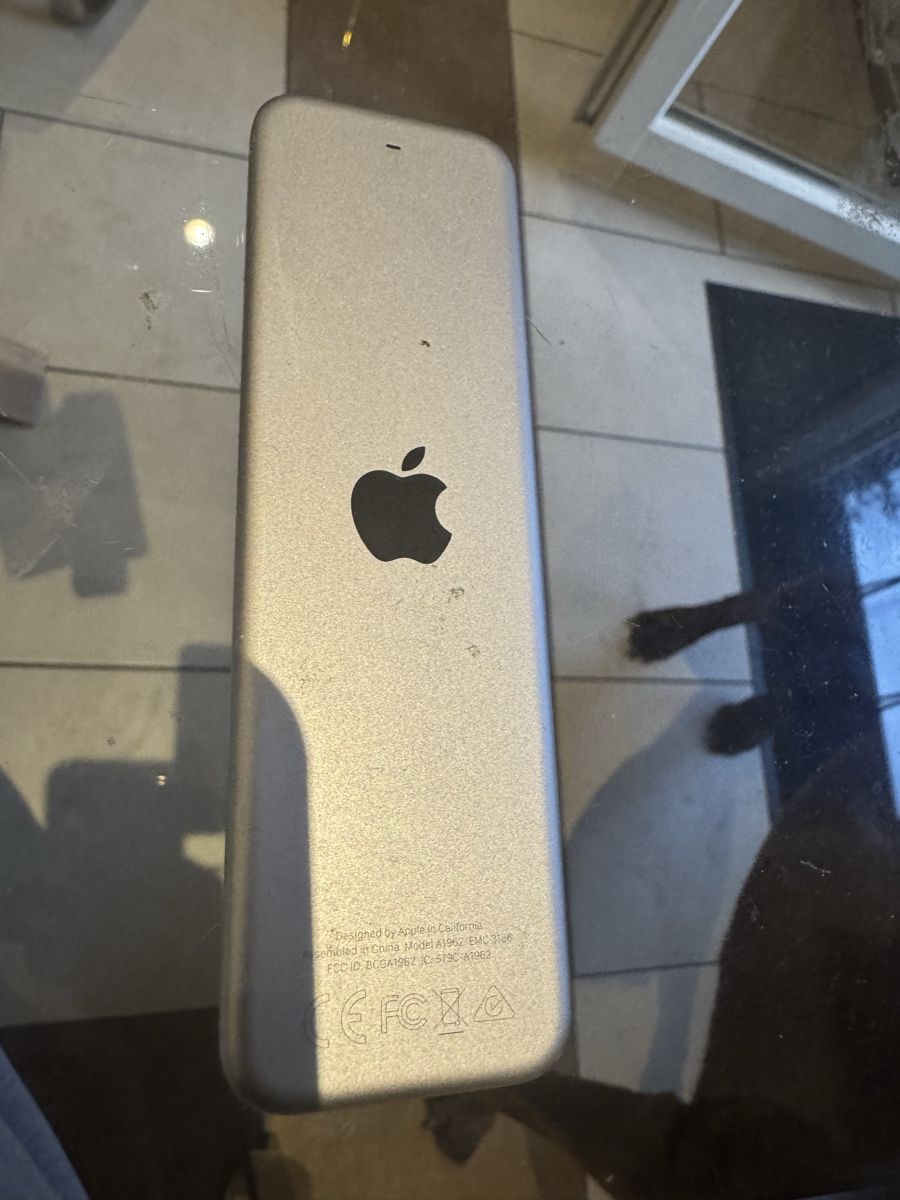 Apple Télécommandes: Télécommande Apple TV – D'occasion à Biel/Bienne par Baol1 1