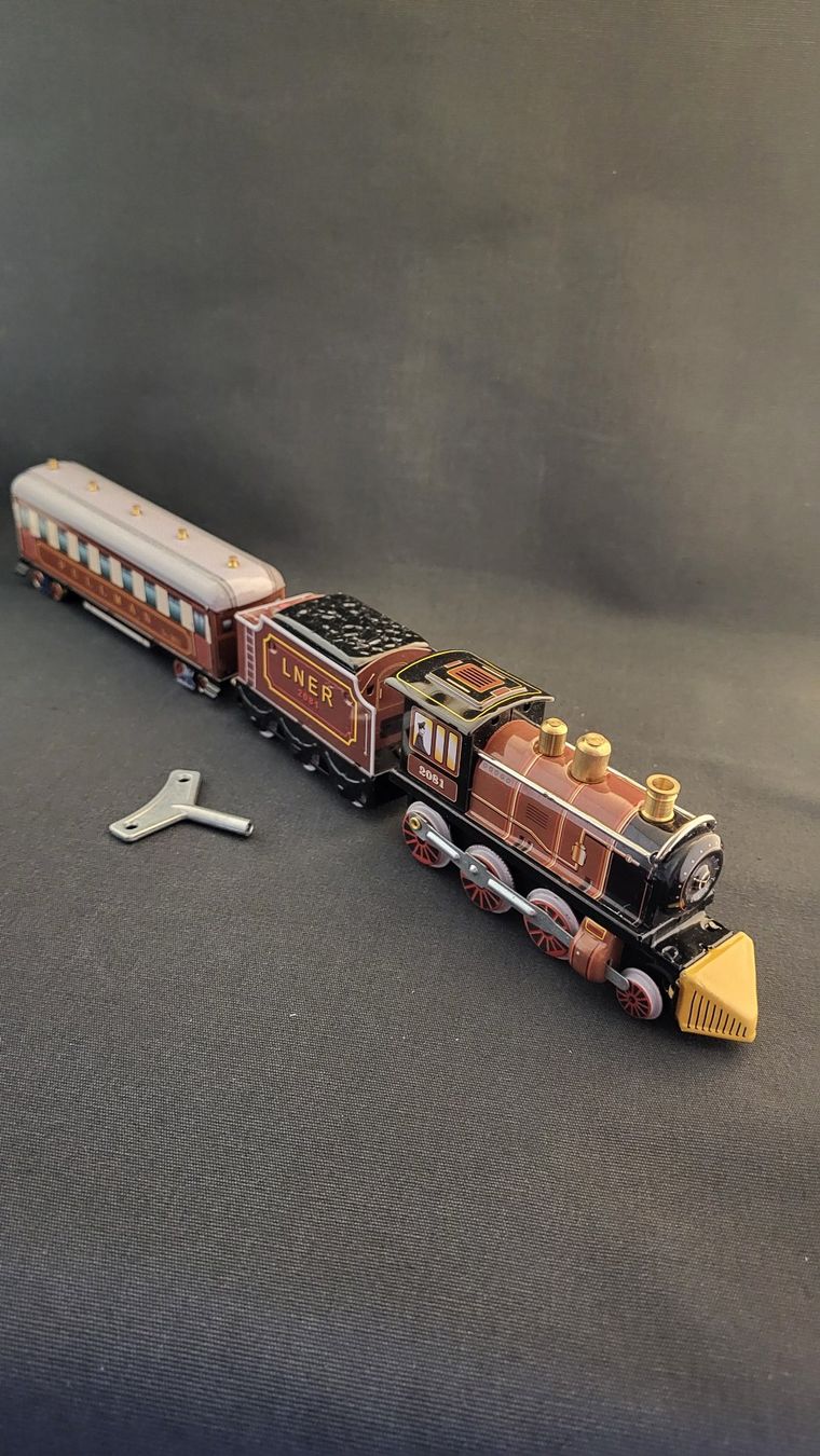 Spielzeuge: Blech-Eisenbahn LNER 2081 PULLMAN mit Schlüssel-Aufzug – Neu und originalverpackt aus Basel von spinne02