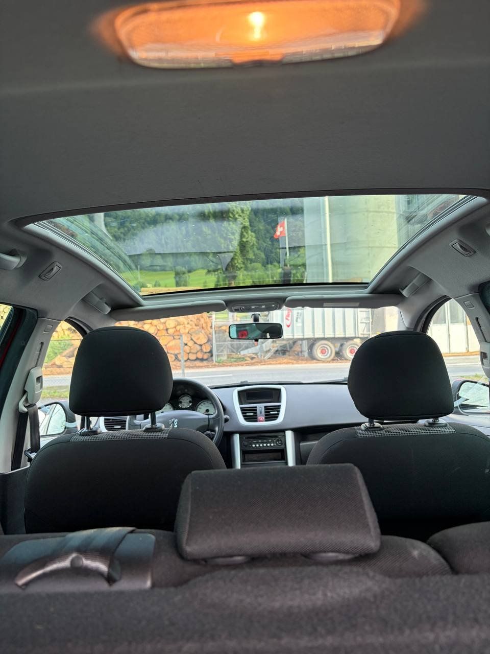 Peugeot Automobili: Peugeot 207SW 1.6і – Usato da Dagmersellen venduto da vns_t9x2 6