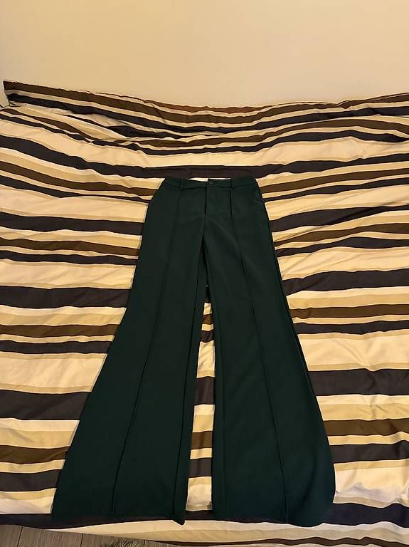 Hosen: Pantalon vert taille S  – Gebraucht aus Genève von dia_w9qp