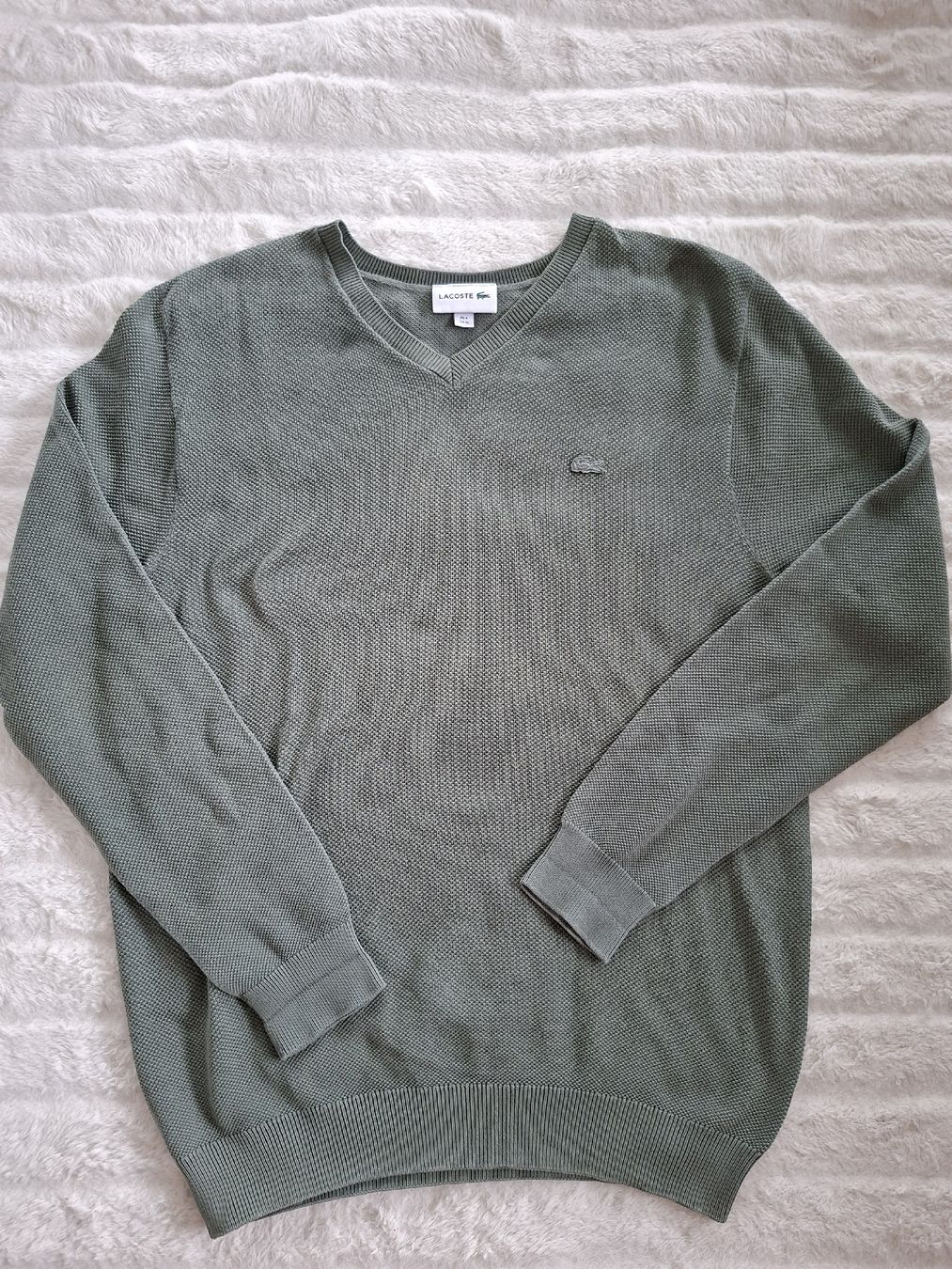 Lacoste Pullover & Sweatshirts: Pull col V LACOSTE vert taille M 100% coton – Gebraucht aus Renens VD von ser_j2fn