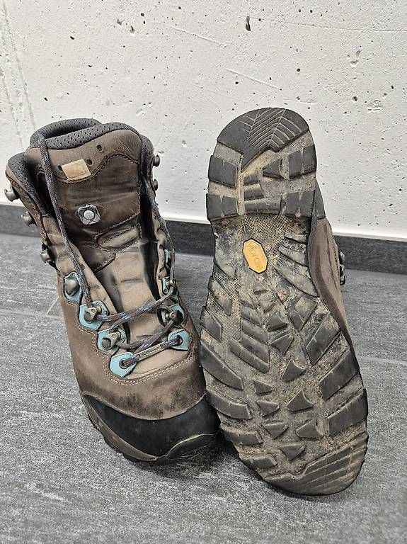 Chaussures femmes: Wanderschuhe Lowa Damen 39 – D'occasion à Buchrain par sagisler