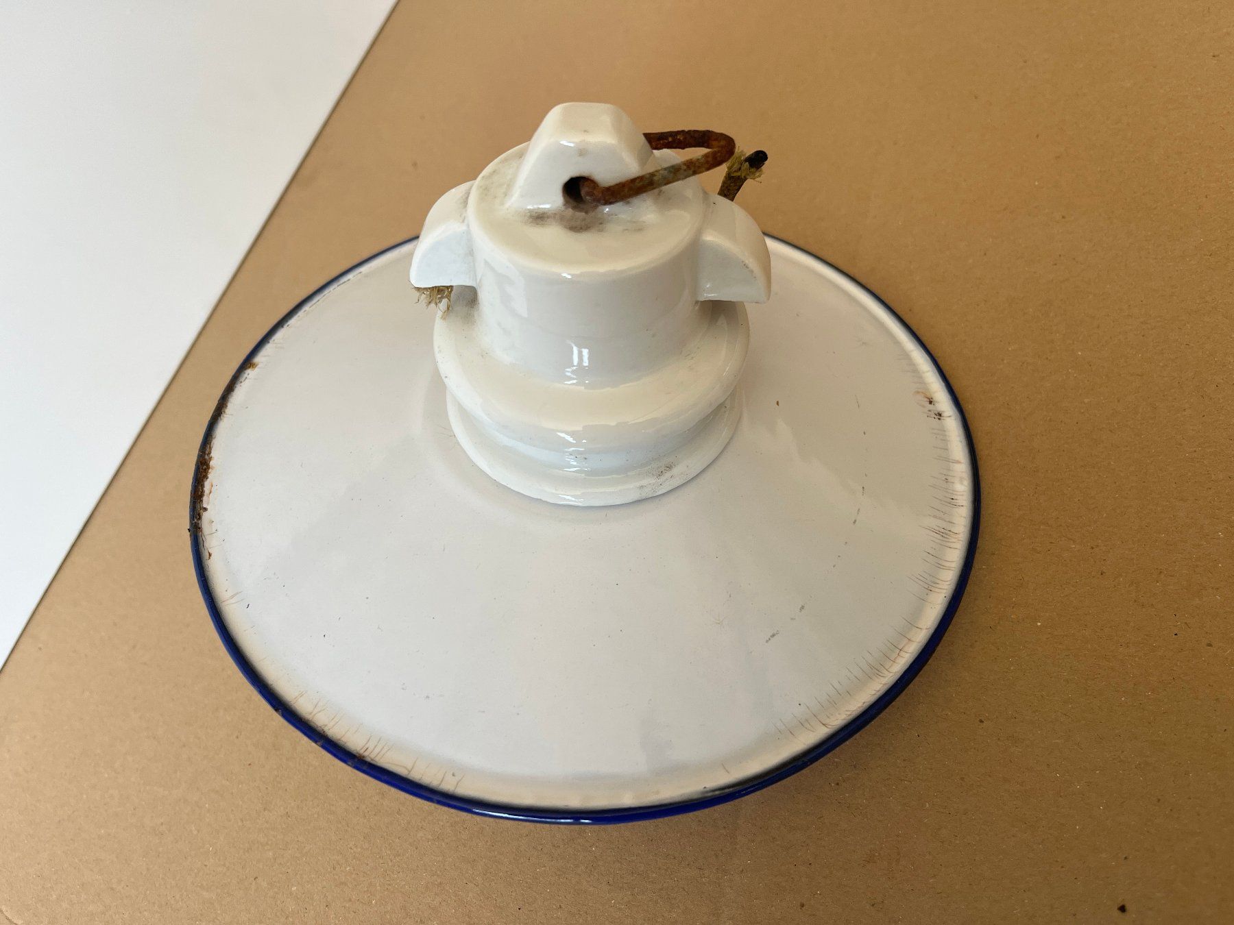 Lampen: Kellerlampe Stalllampe emailliert vintage E – Gebraucht aus Unterkulm von esco 2