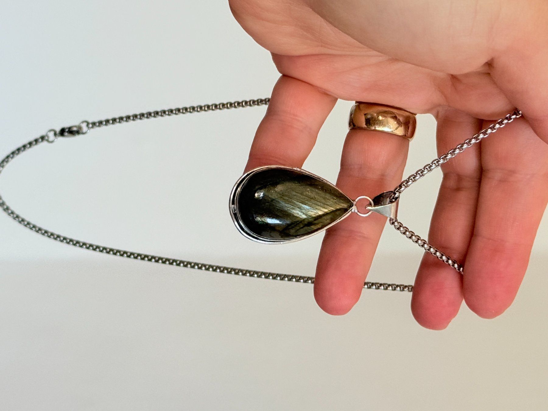 Catenine: Collier vintage avec pendentif pierre Labradorite – Nuovo e nell'imballaggio originale da Genève venduto da AWWA 3