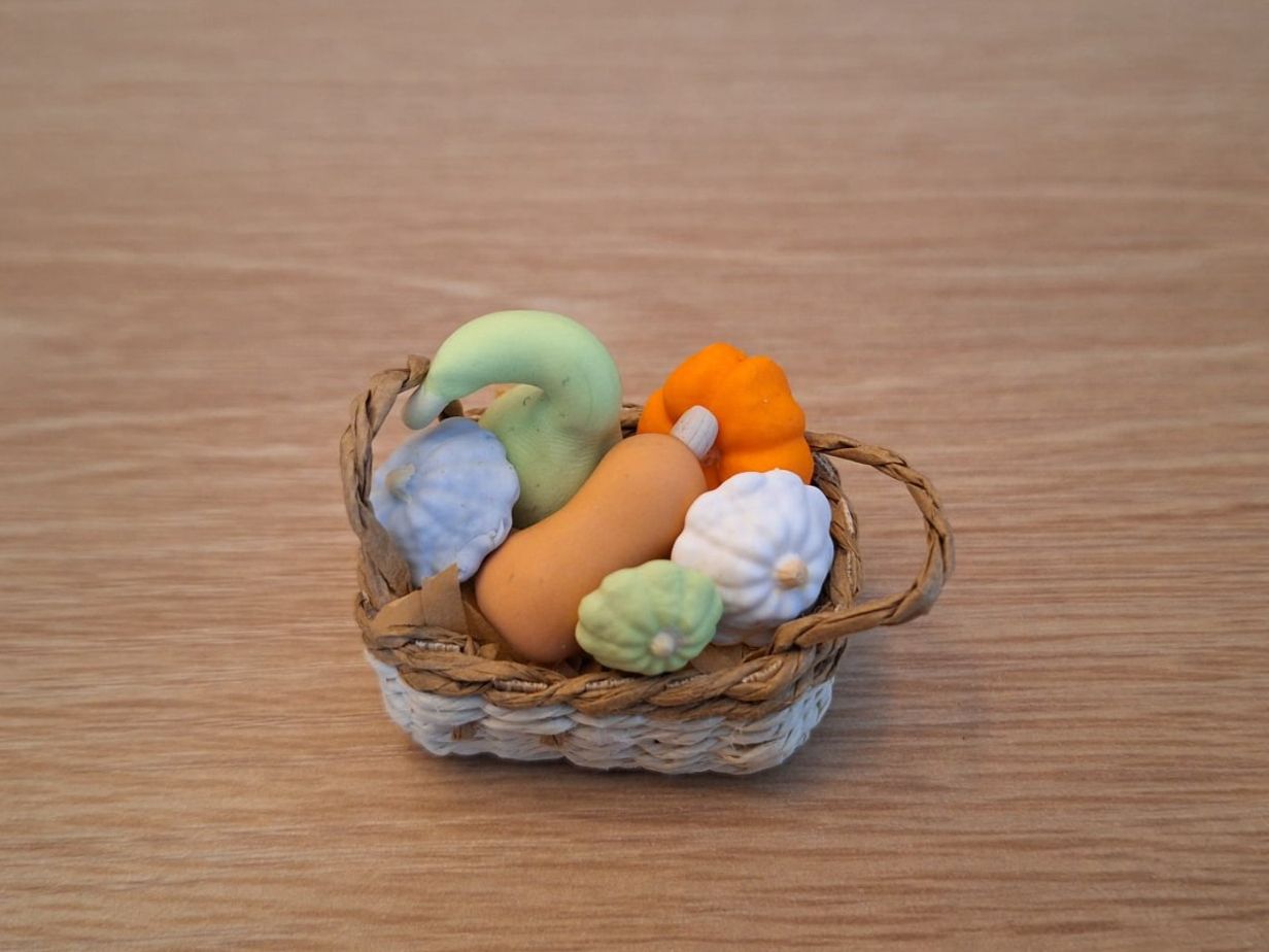 Puppenhäuser & -möbel: Handmade Kürbisse im Korb – Neu (gemäss Beschreibung) aus Zürich von HandmadeTinyFood 4