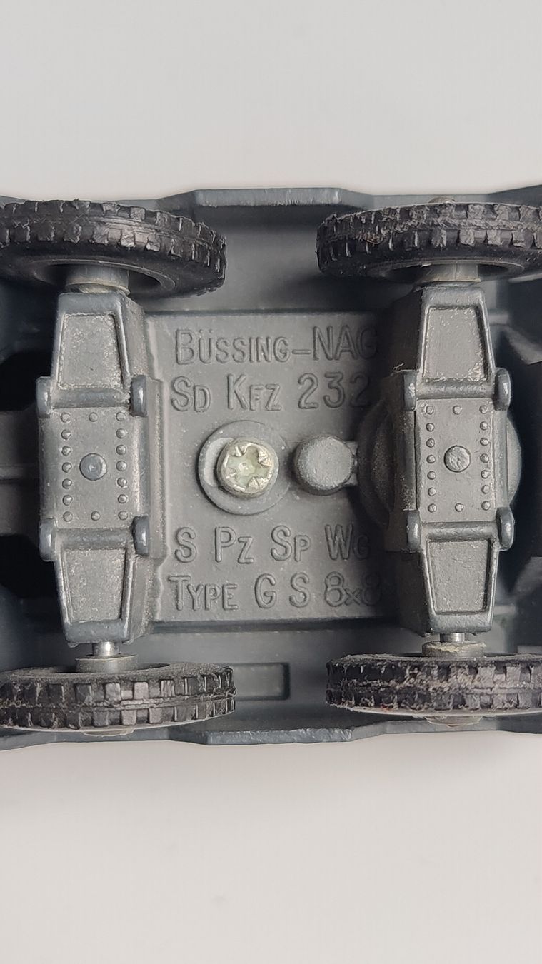Kit di modellismo & Modellini statici: Solido Modell Panzer  (W10) – Usato da Aarau venduto da bro_9zsg 6