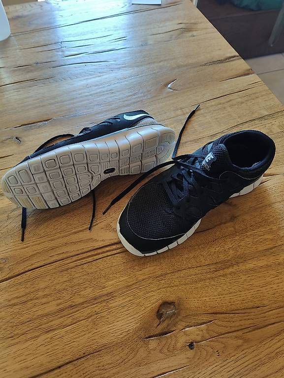 Nike Scarpe da donna: Nike Free Run 2  Baskets running  Noir  Taille EU 40.5 – Usato da Pâquier-Montbarry venduto da joris.blanc 4