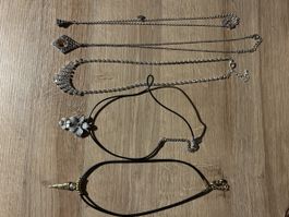 Modeschmuck Halsketten Konvolut verschiedene Stile