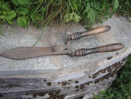 Antike Gartenschere mit Holzgriff