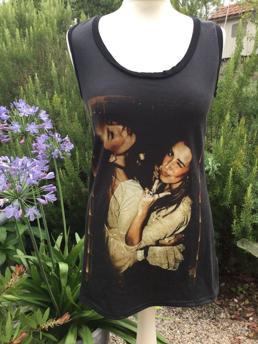 Top: Top noir avec motif marque SPOT – Nuovo (secondo la descrizione) da Agiez venduto da chouchanelle 1