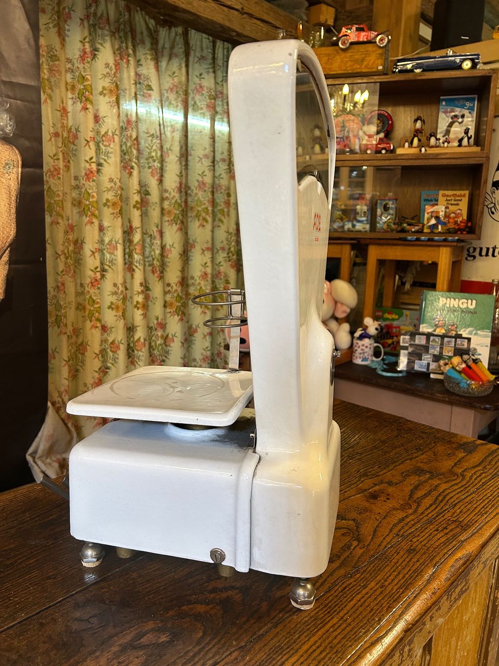 Waagen und Gewichte: Antike ADE Waage – Gebraucht aus Goldau von Taburettli_Brocante 2