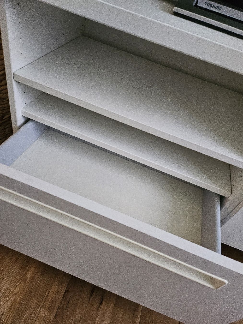 Ikea Meubles TV: Niedrige TV-Möbel  – D'occasion à Uerkheim par lau_pn5l 3