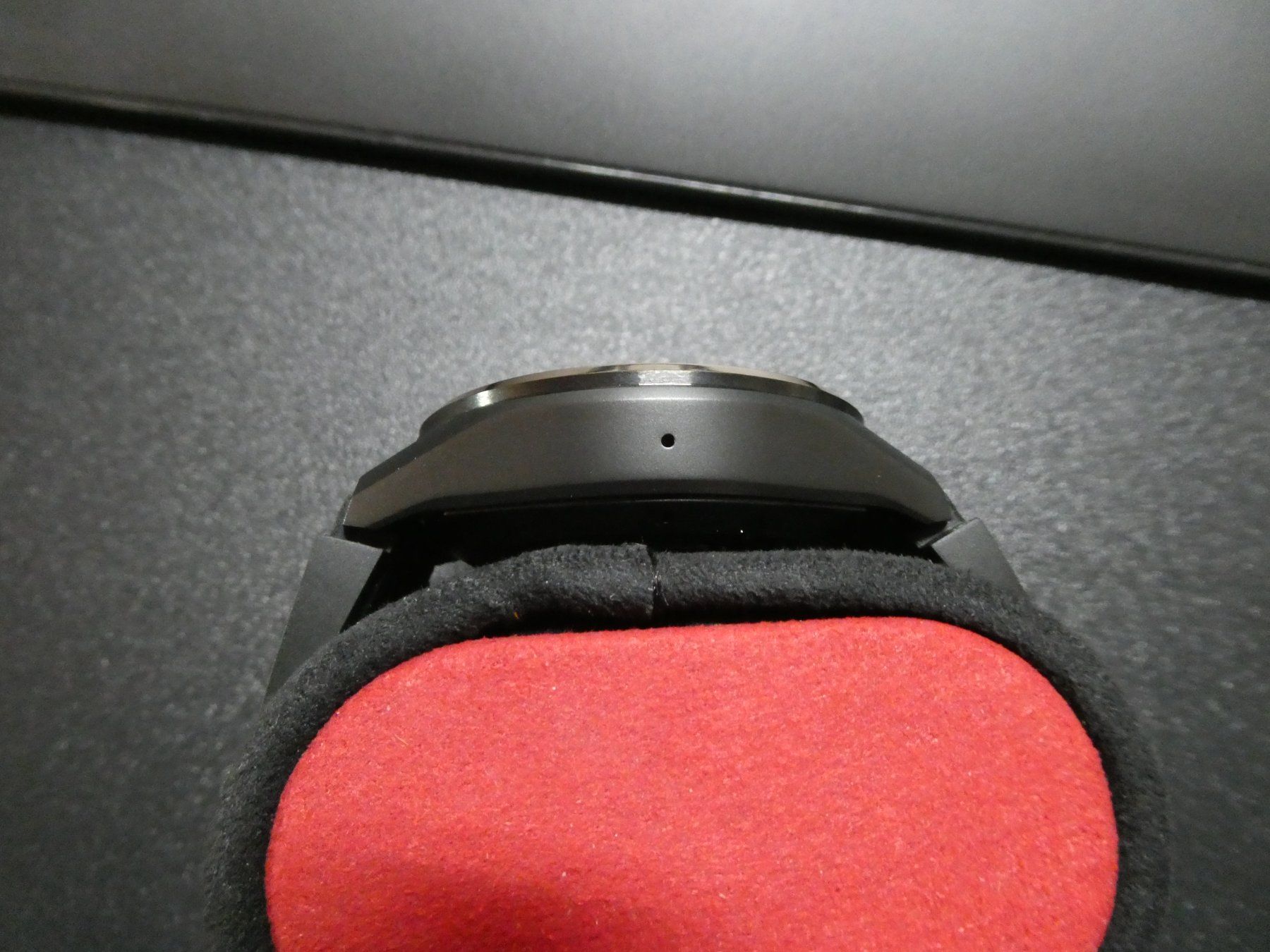Tag Heuer Smartwatch: TAG Heuer Connected Bright Black E3 Edition – Nuovo (secondo la descrizione) da Oberburg venduto da Snowdy59 2