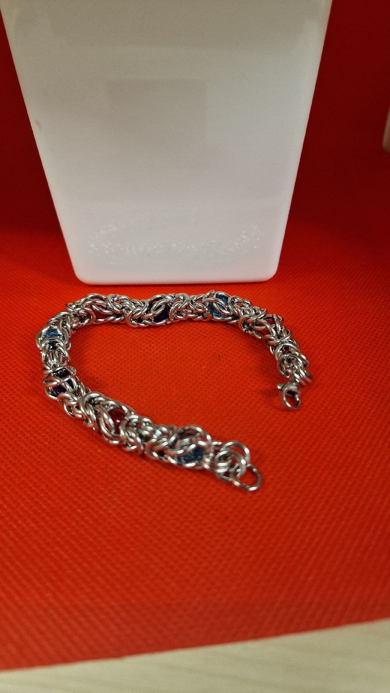 Bracciali & Braccialetti: Handgefertigtes Armband, Silberlook, mit Glassteinen. – Nuovo (secondo la descrizione) da Herisau venduto da Antiques.AR 1