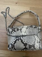 Schicke Handtasche mit Schlangenmuster für den Sommer!