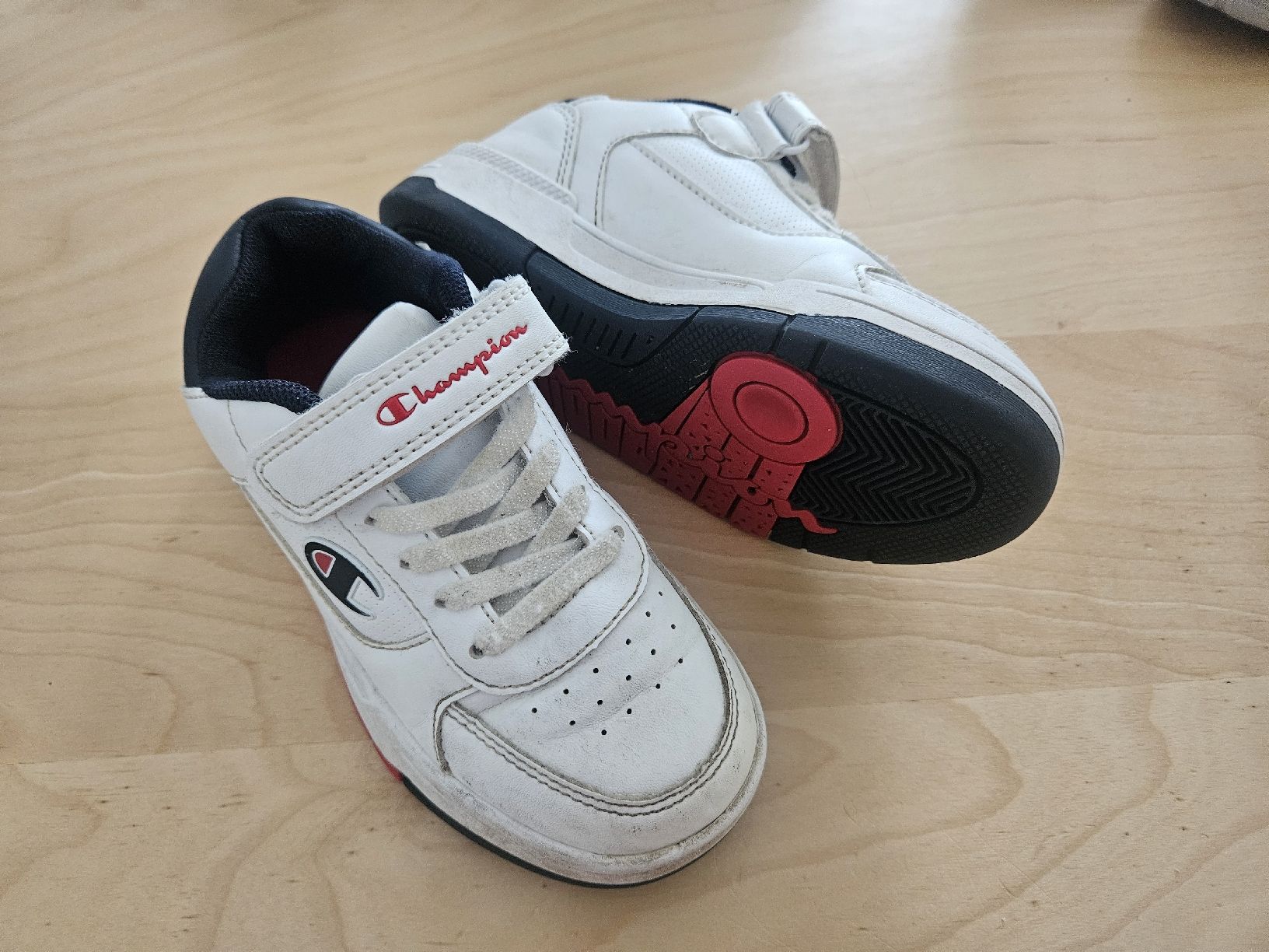 Champion Scarpe per ragazzi: Chaussures enfants – Usato da Miécourt venduto da Clochette23