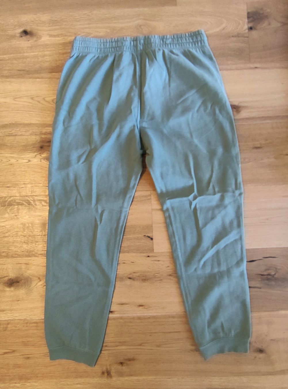 H&M Hosen: H&M Trainerhose Lgrün – Gebraucht aus Interlaken von dmncmg 1