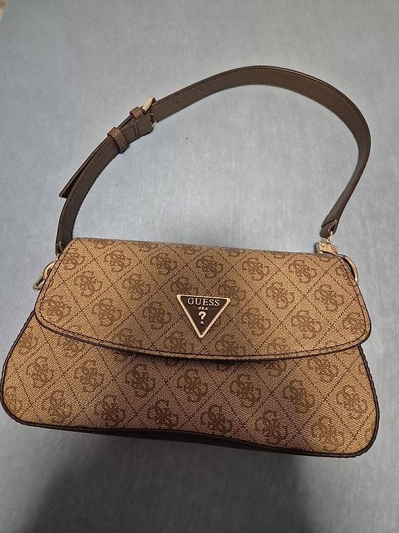Guess Sacs femmes: Guess Tasche – D'occasion à Hochdorf par Isa.9944 4