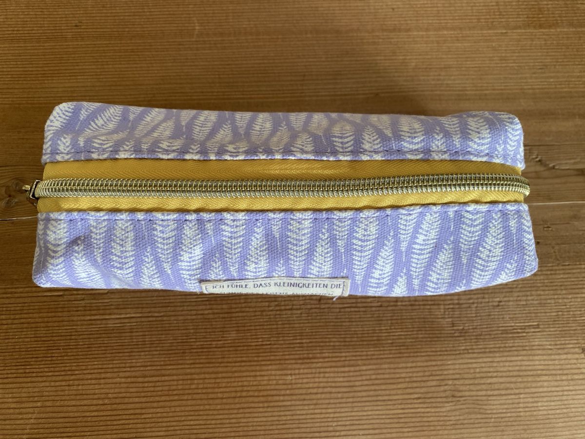 Herlitz Altro in Scrittura & Disegno: Lila Etui Baumwolle mit Spruch - Neu! – Nuovo (secondo la descrizione) da Buochs venduto da H16 3