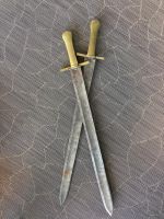 Zwei Säbel mit Messinggriff, gebraucht, Dekoration 56