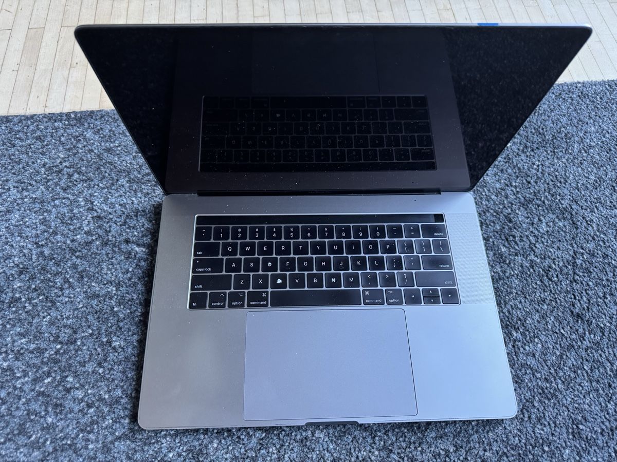 Apple Notebooks: Apple MacBook Pro 15" – Defekt aus Adliswil von Busys 4