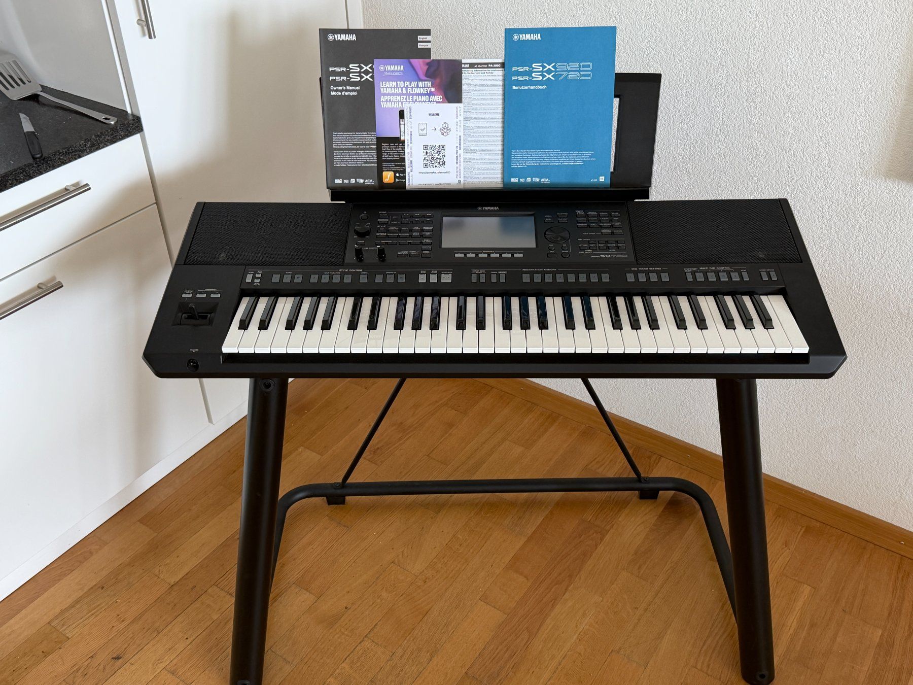 Yamaha Strumenti musicali: Yamaha PSR SX720 + L-7B – Usato da Lausanne venduto da lou_r82x