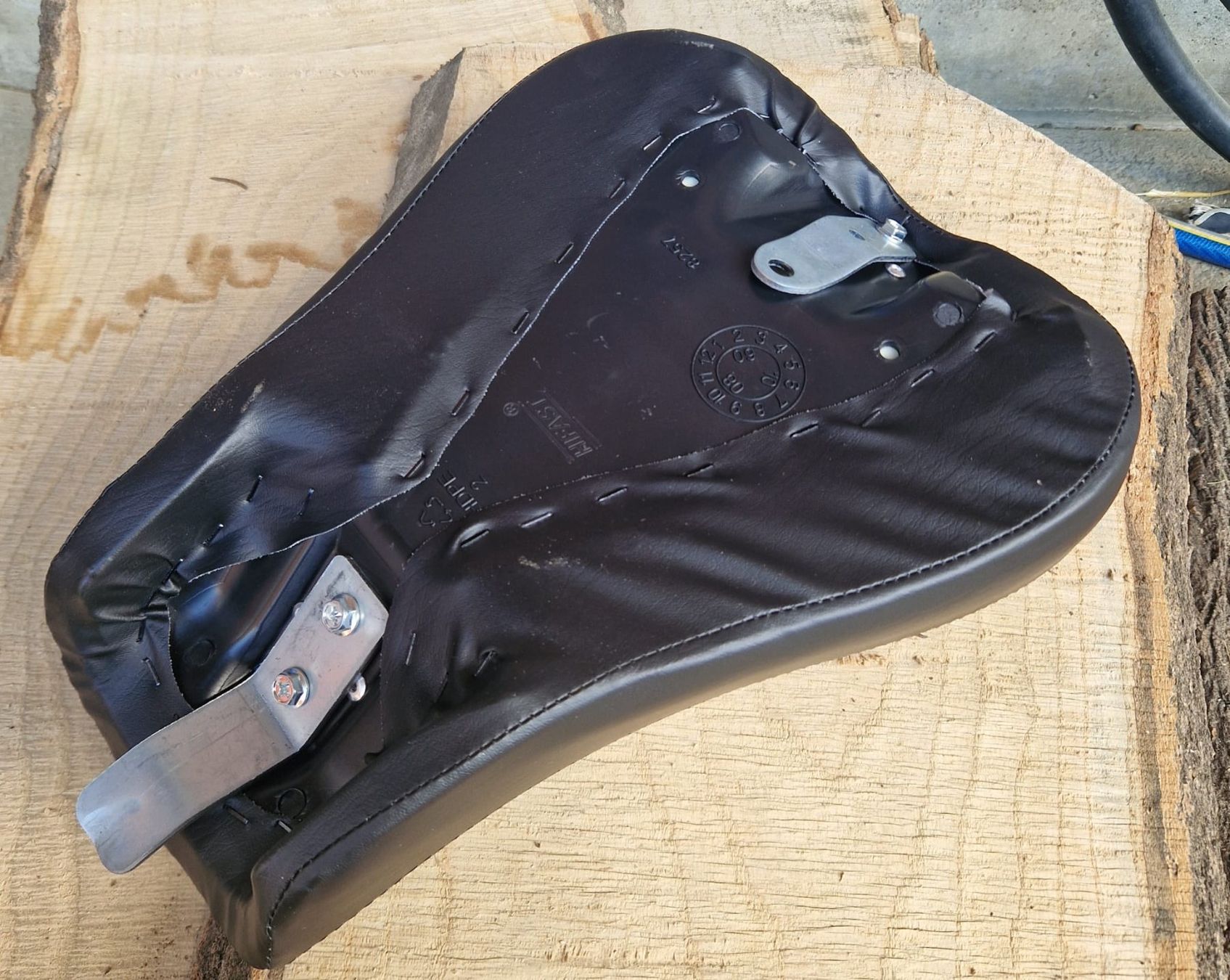 Harley-Davidson Tutti i ricambio per moto: Harley Sportster Sitz – Nuovo e nell'imballaggio originale da Dorf venduto da Messer-Schweiz 1