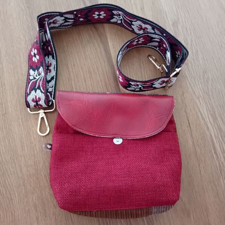Tasche rot Stoff mit Blumenmuster Tragegurt,handarbeit