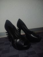 Pumps schwarz Damenschuh mit Nieten und Skelettabsatz Gr.40