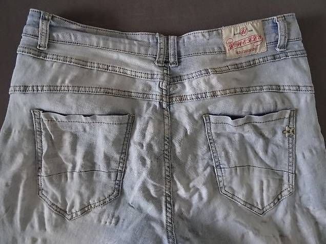 Jeans: Hose Jeans 3/4 lang Gr. L/40-42 – Usato da Bazenheid venduto da Aebi55 3
