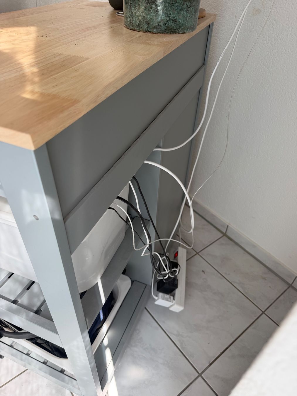 Carrelli di servizio: Küchenwagen / Kaffeemöbel auf Rollen grau Holzoptik – Usato da Root venduto da Jo.Di 2