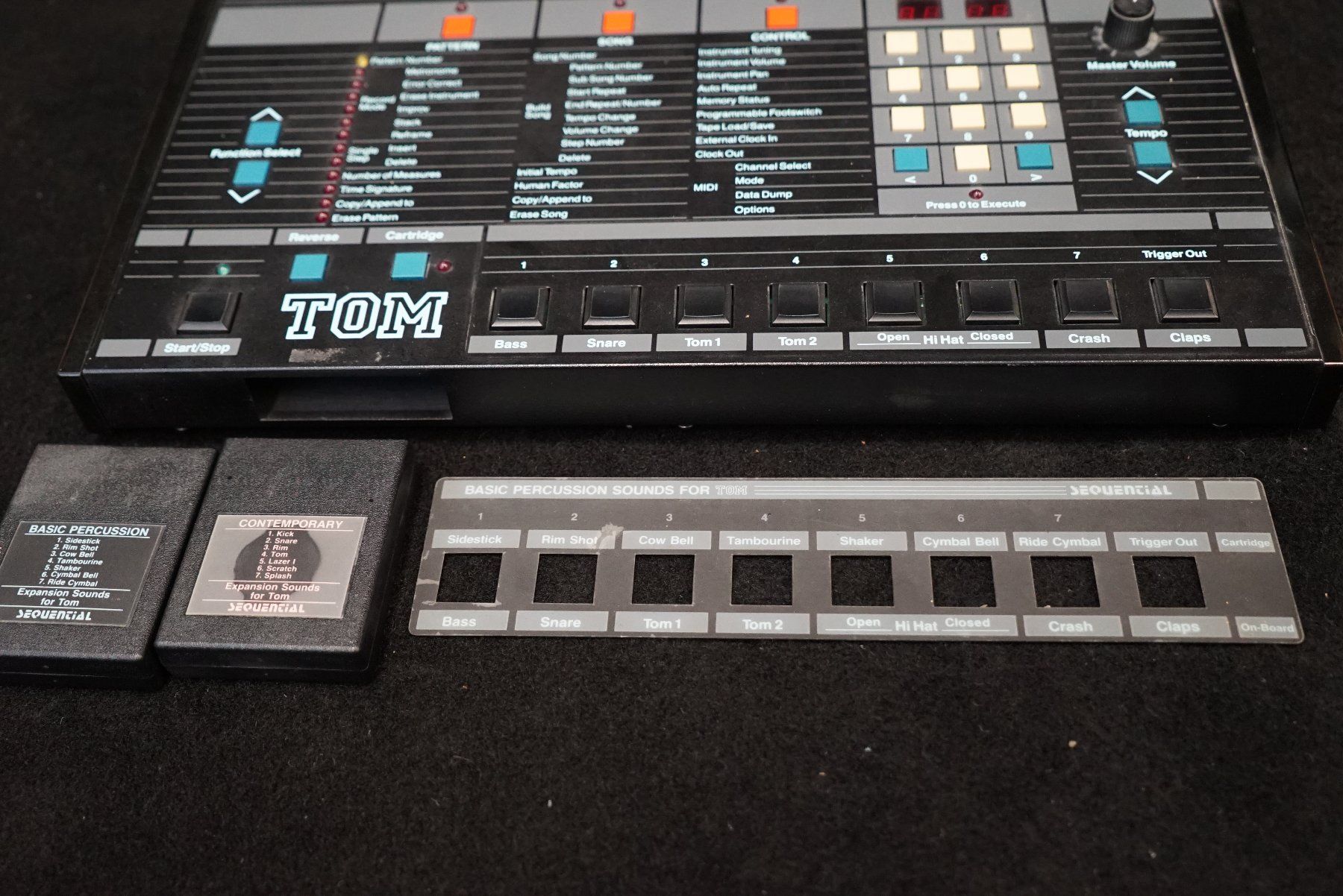 Sequential Strumenti musicali: Sequential TOM Model 420 Drum Machine mit Netzteil 2 Cards – Usato da Ortschwaben venduto da Musictrade 7