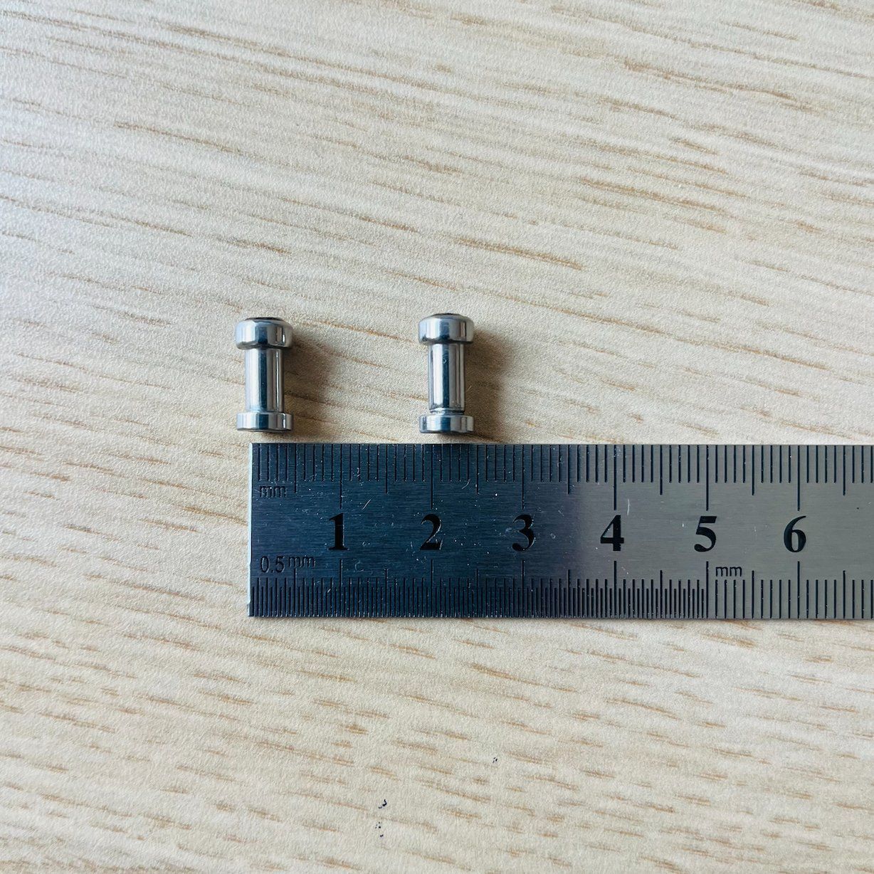 Orecchini pendenti & Orecchini a lobo: Ohrstecker Plug mit schwarzem Glasstein – Usato da Schaffhausen venduto da Kaffee_und_Kuchen 1