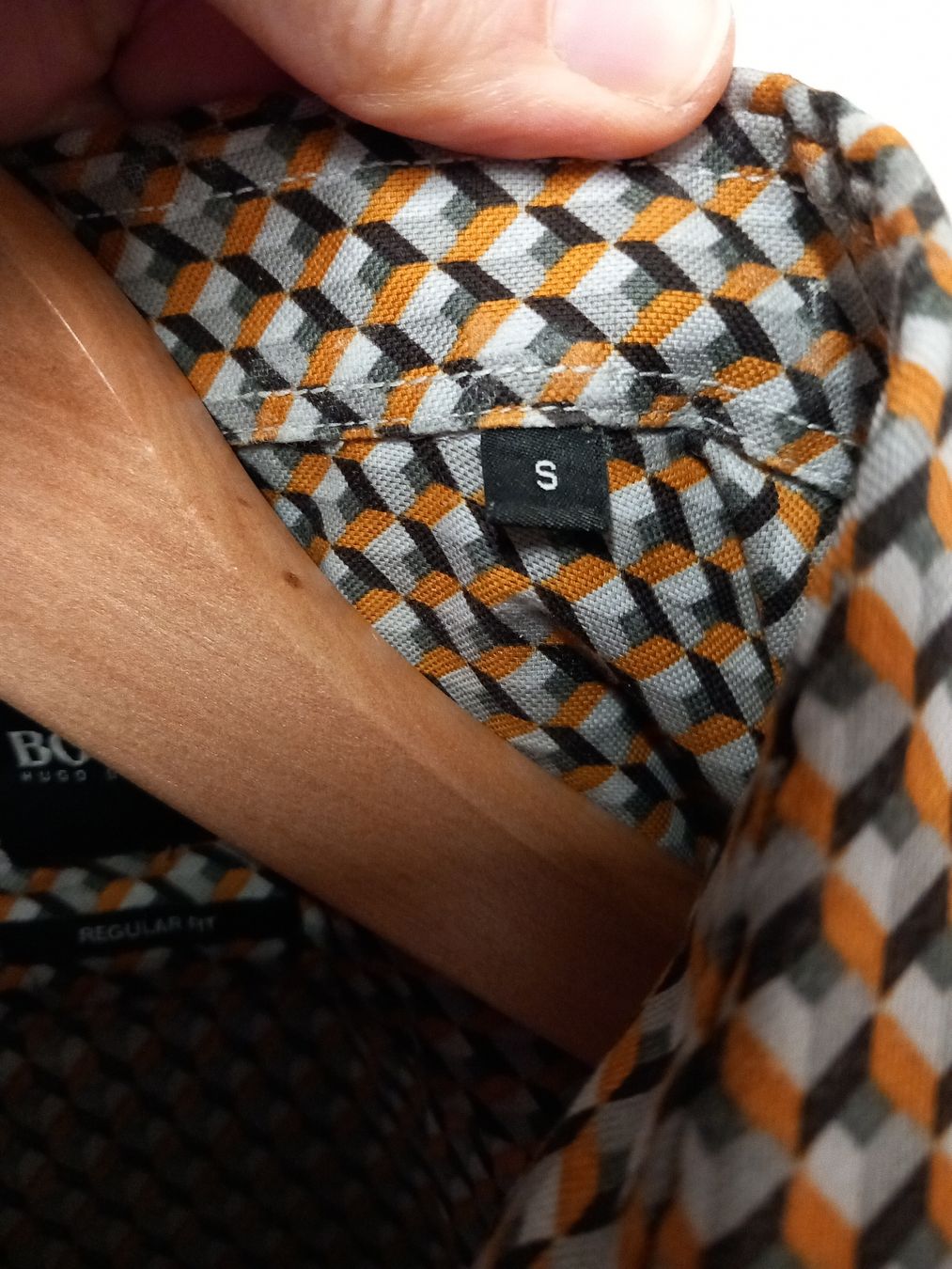 Hugo Boss Hemden: HUGO BOSS Herrenhemd Gr.S, Retro Muster – Gebraucht aus Gwatt (Thun) von umwelt-brocki 2