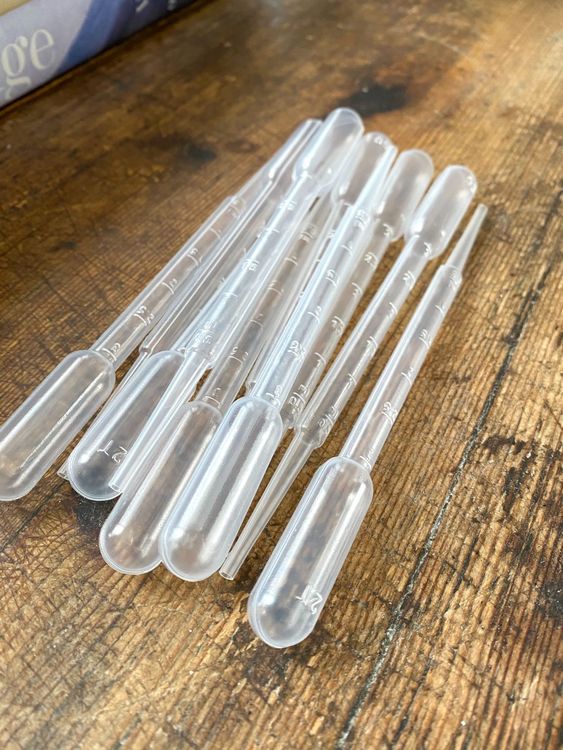 Produktbild von NGOSUET 1000 Stück Plastik-Pipetten – 3 Ml, 15,3 Cm, Graduiert, Vielseitig Für Öle, Parfums & Labor