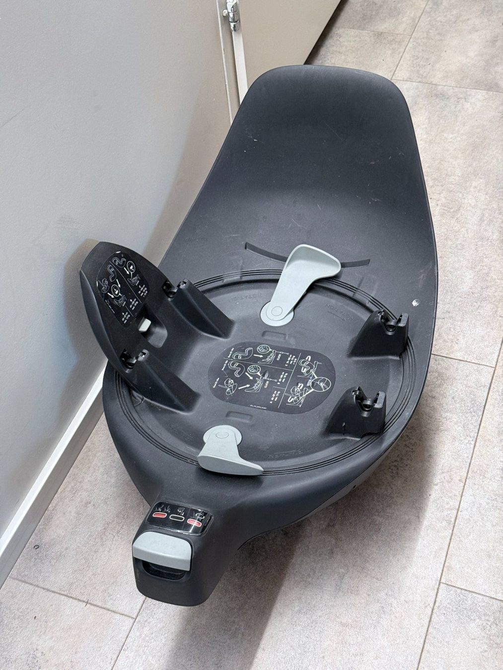 Cybex Seggiolini per auto: Cybex Cloud Z2 i-Size Babyschale + Base Z2 + Newborn-Einsatz – Usato da Effretikon venduto da Eventex 3